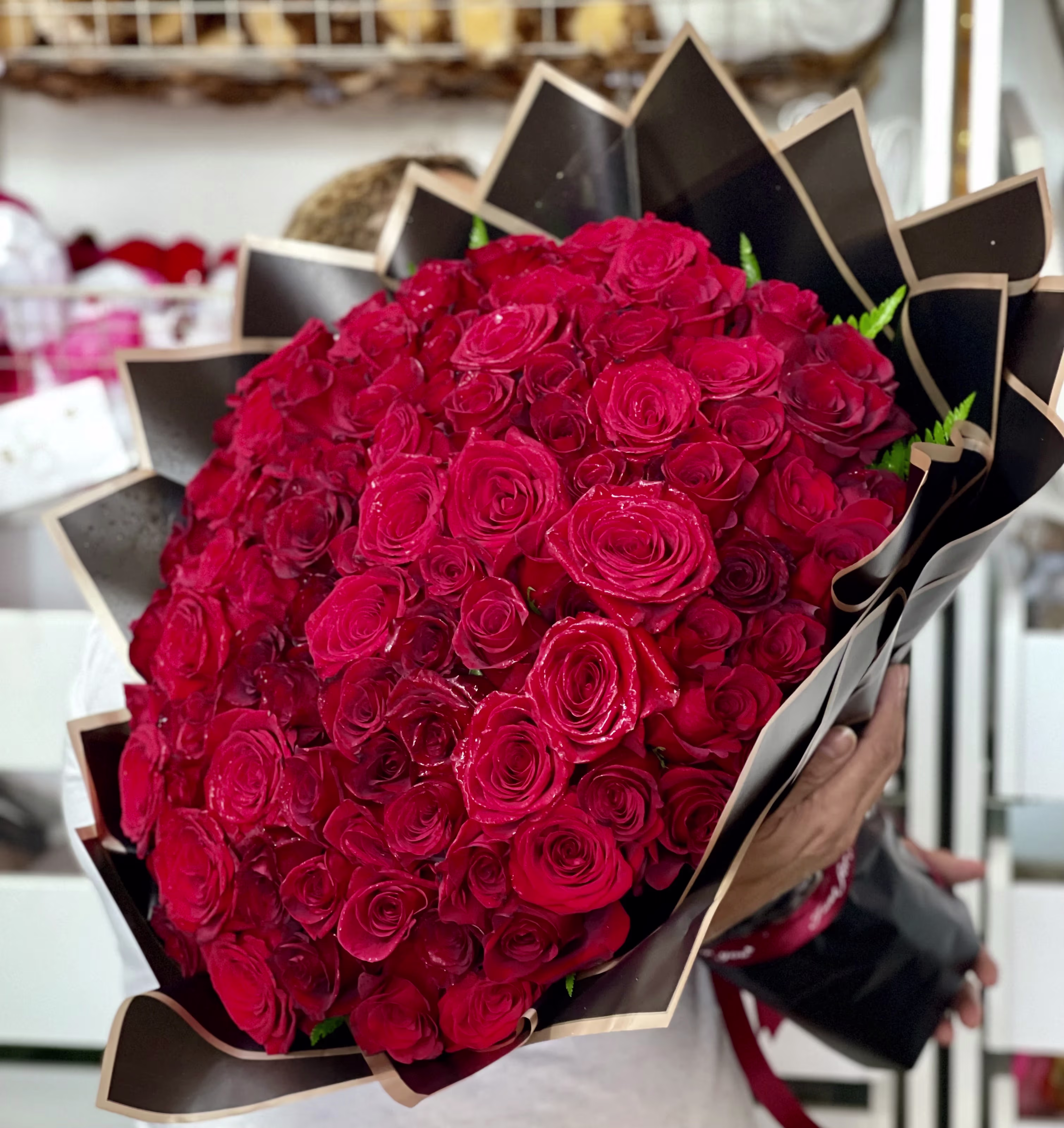 Fresh pink rose bouquet in a glass vase